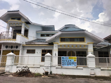 DIJUAL RUMAH 2 LANTAI DI JALAN FLAMBOYAN PEKANBARU