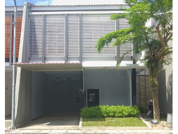 Dijual Rumah Mewah 2 Lantai Full Furnished di Pusat Kota dkt Jl Arifin Ahmad