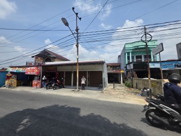 Di jual Rumah bulatan beserta 4 unit ruko 1 lantai tepi jalan lokasi Jalan Kereta Api tengah kota Pekanbaru