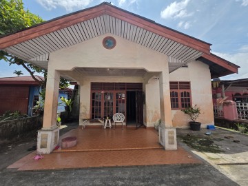 Dijual rumah bulatan Lokasi Jalan Riau dekat pom bensin tengah kota Pekanbaru