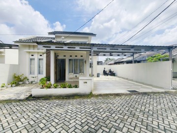 Dijual Rumah Cantik, Terawat, Siap Huni di Jl Kartama