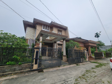 Di jual 1 unit rumah mewah lokasi Jalan Pengayoman Ujung Bukit Raya tengah kota Pekanbaru