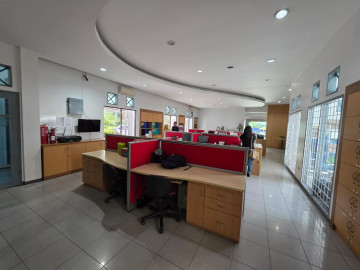 Dijual Rumah Mewah di Jl. Diponegoro