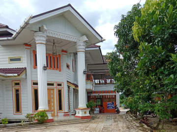 DIJUAL RUMAH 2 LANTAI + KOLAM RENANG KOMERSIAL, JL.RAWA INDAH - JL.ARIFIN AHMAD