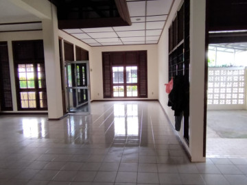 DISEWAKAN RUMAH BULATAN 2 LANTAI SIAP PAKAI DI TEPI JALAN BESAR DI TENGAH KOTA DEKAT KUANTAN RAYA