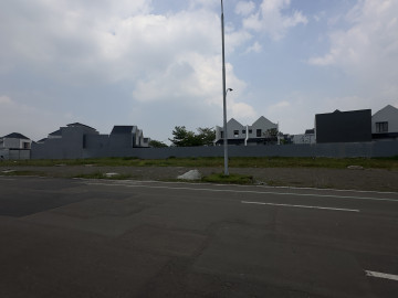 Jual Ruko Strategis Depan Club House  Cocok Untuk Usaha