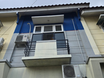 Dijual Ruko di Komplek Perkantoran di Parit Indah