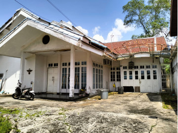 DI JUAL TANAH BESERTA RUMAH DI JALAN LOKOMOTIF - PEKANBARU