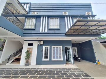 DIJUAL RUMAH TINGGAL + KOST2 AN BARU 2 LANTAI FULL FURNISH LOKASI SRIKANDI-PEKANBARU
