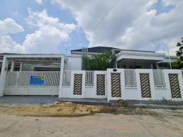 Dijual 1 unit rumah siap huni lokasi Jalan Paus tengah kota Pekanbaru