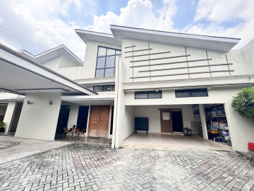 DIJUAL RUMAH MEWAH COCOK UTK KOSKOSAN JL. KOI