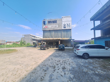 DISEWAKAN LANTAI SATU  3 UNIT RUKO BEKAS CAFE LOKASI DEKAT JL.ARIFIN AHMAD - PEKANBARU