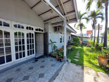 DIJUAL RUMAH DI TEPI JALAN BESAR DEKAT SOEKARNO HATTA