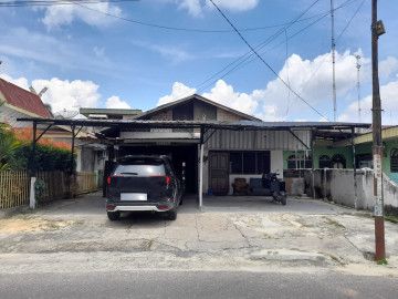 Dijual tanah dan bangunan tengah kota dan tepi jalan besar lokasi Lima Puluh - Pekanbaru