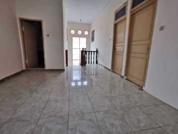 DISEWAKAN RUMAH SIAP HUNI LOKASI TENGAH KOTA DEKAT TUANKU TAMBUSAI